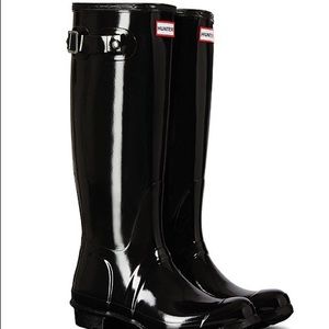 Hunter - Tall Gloss Buckle Strap Rain Boot, Black